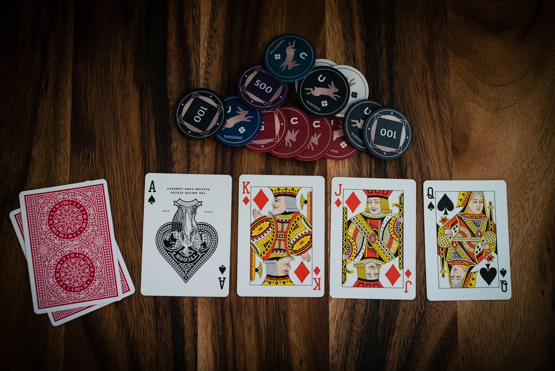 Karte i žetoni za poker