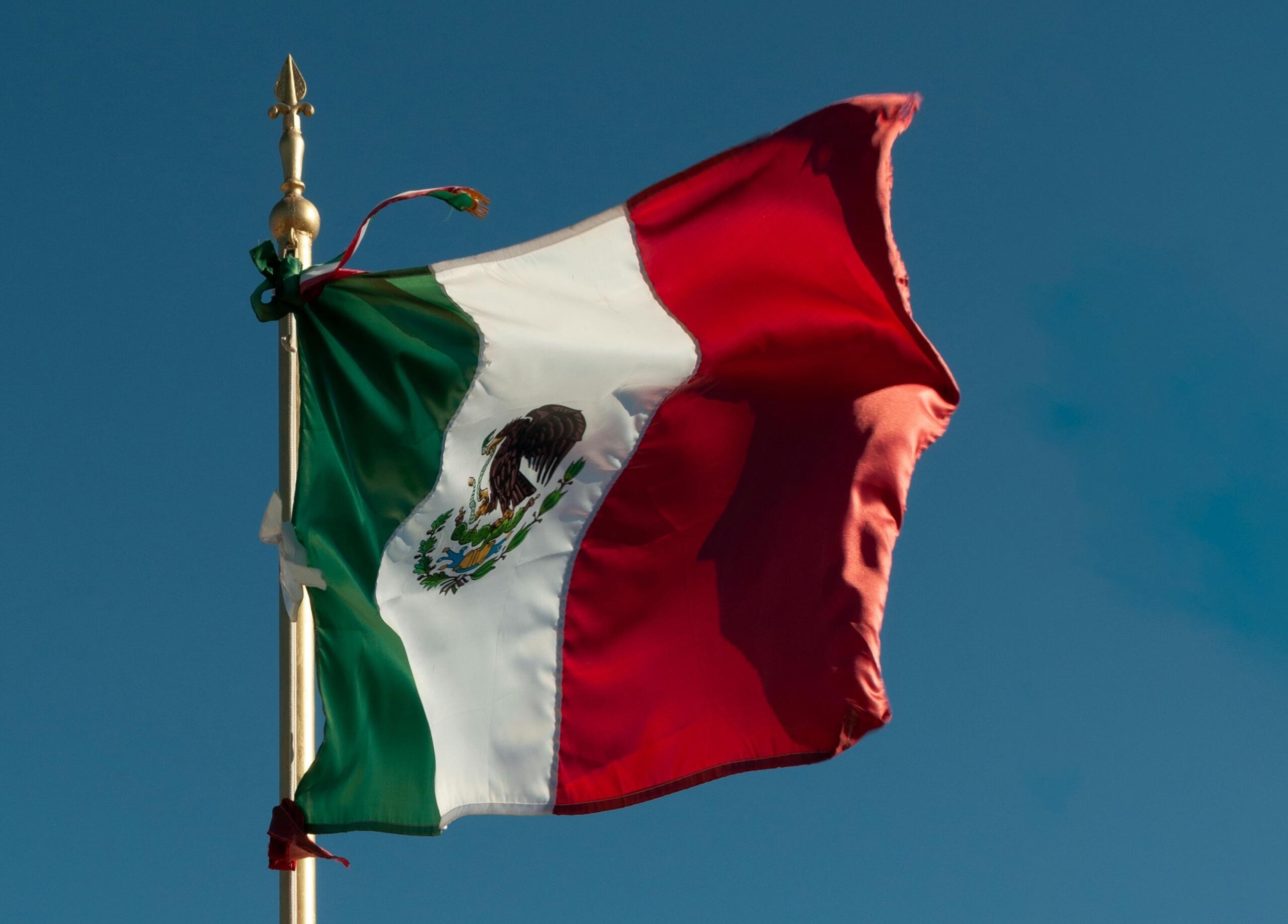 zastava meksika u nebu