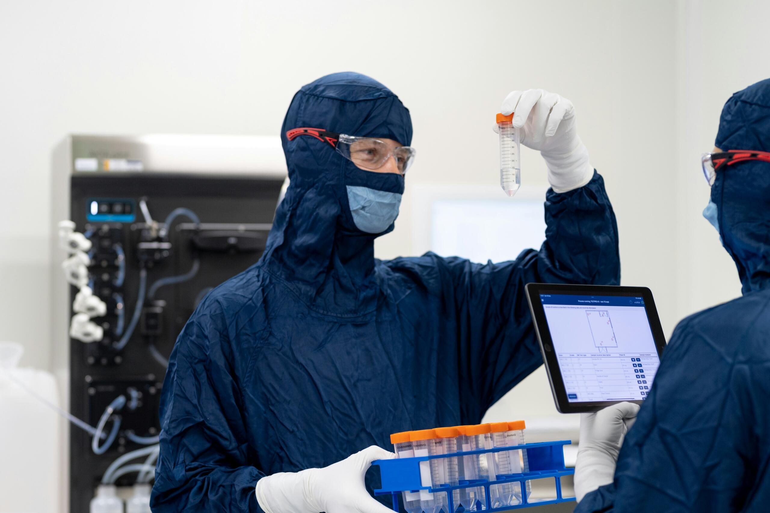 bioinzinjeri provjeravaju uzorke