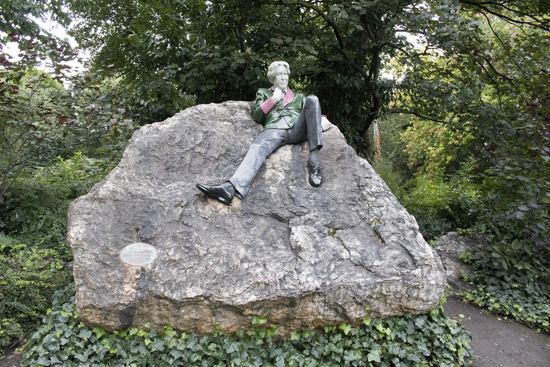 Oscar Wilde szobra a dublini Merrion Square-en