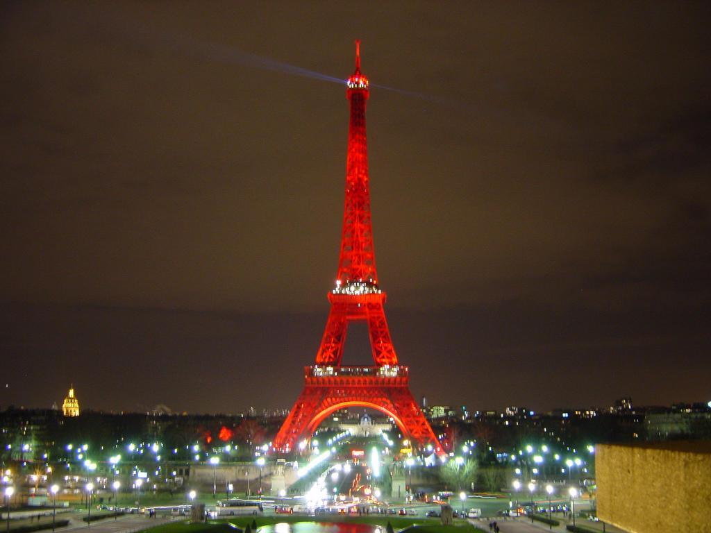 eiffel torony holdújévkor