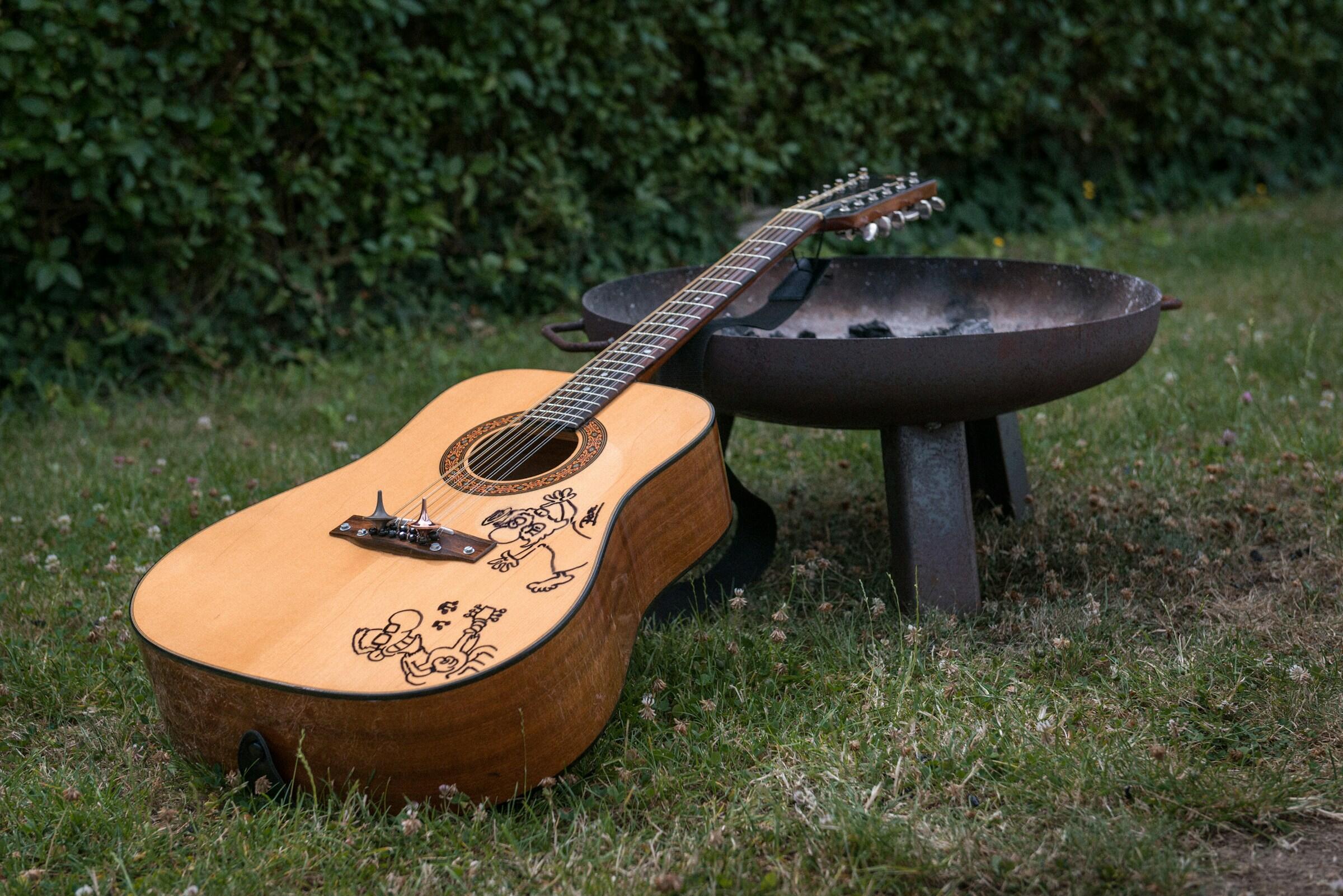 gitár a szabadban