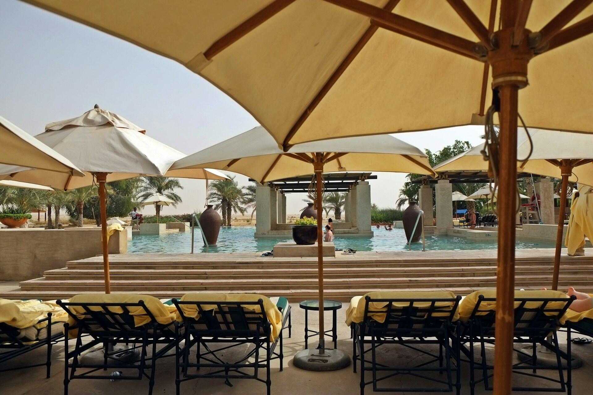 dubaji luxushotel medencéje