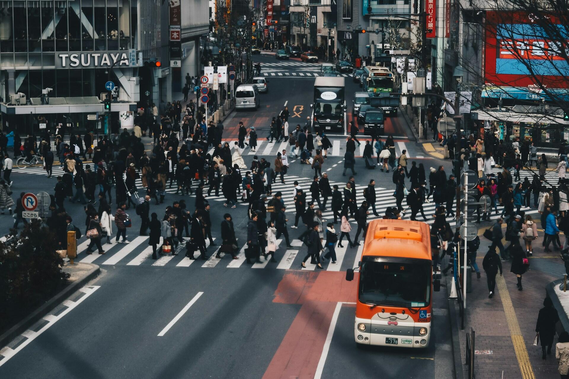 japán dolgozó emberek tömege