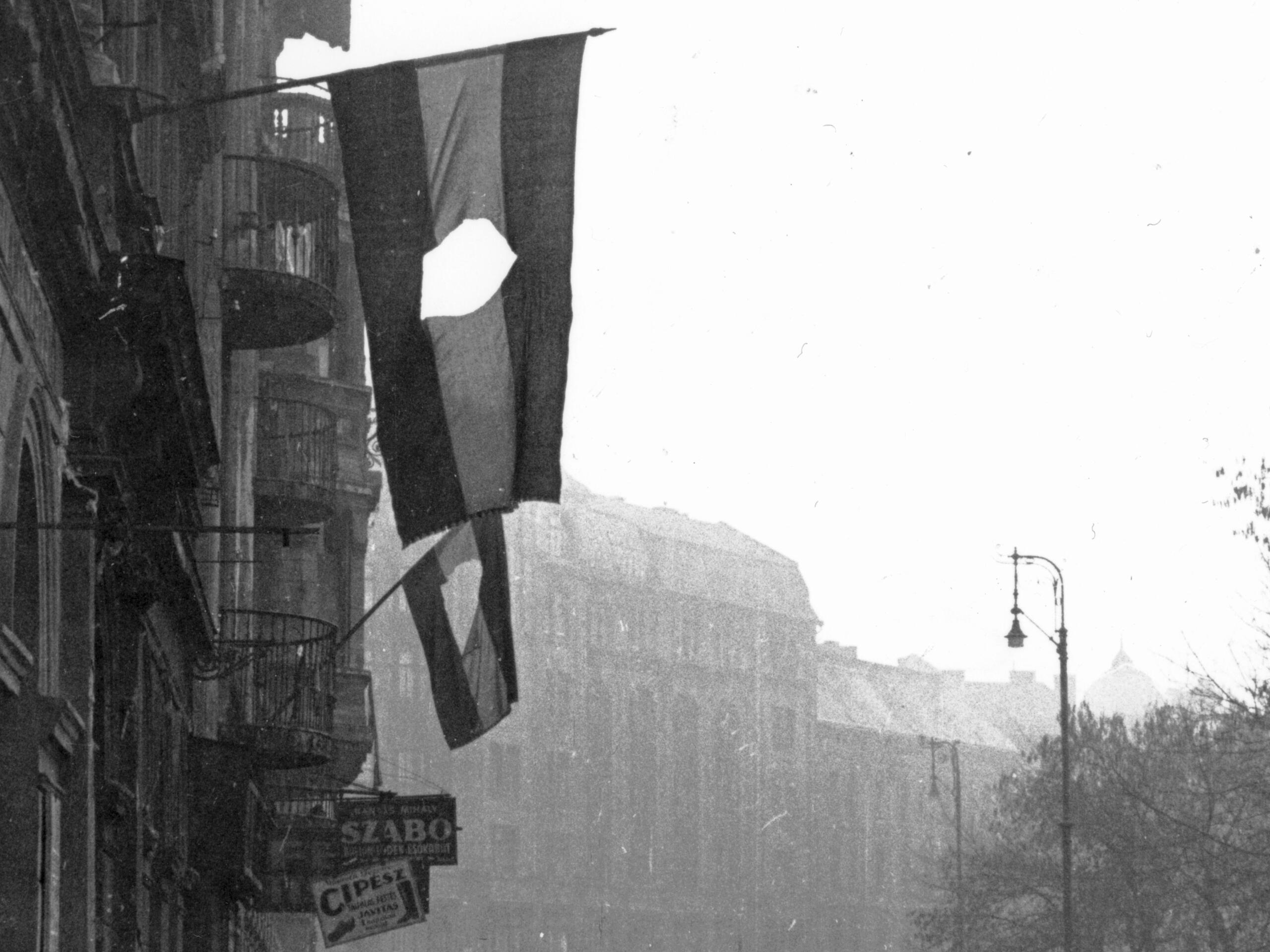 56-os forradalom szimbólumok