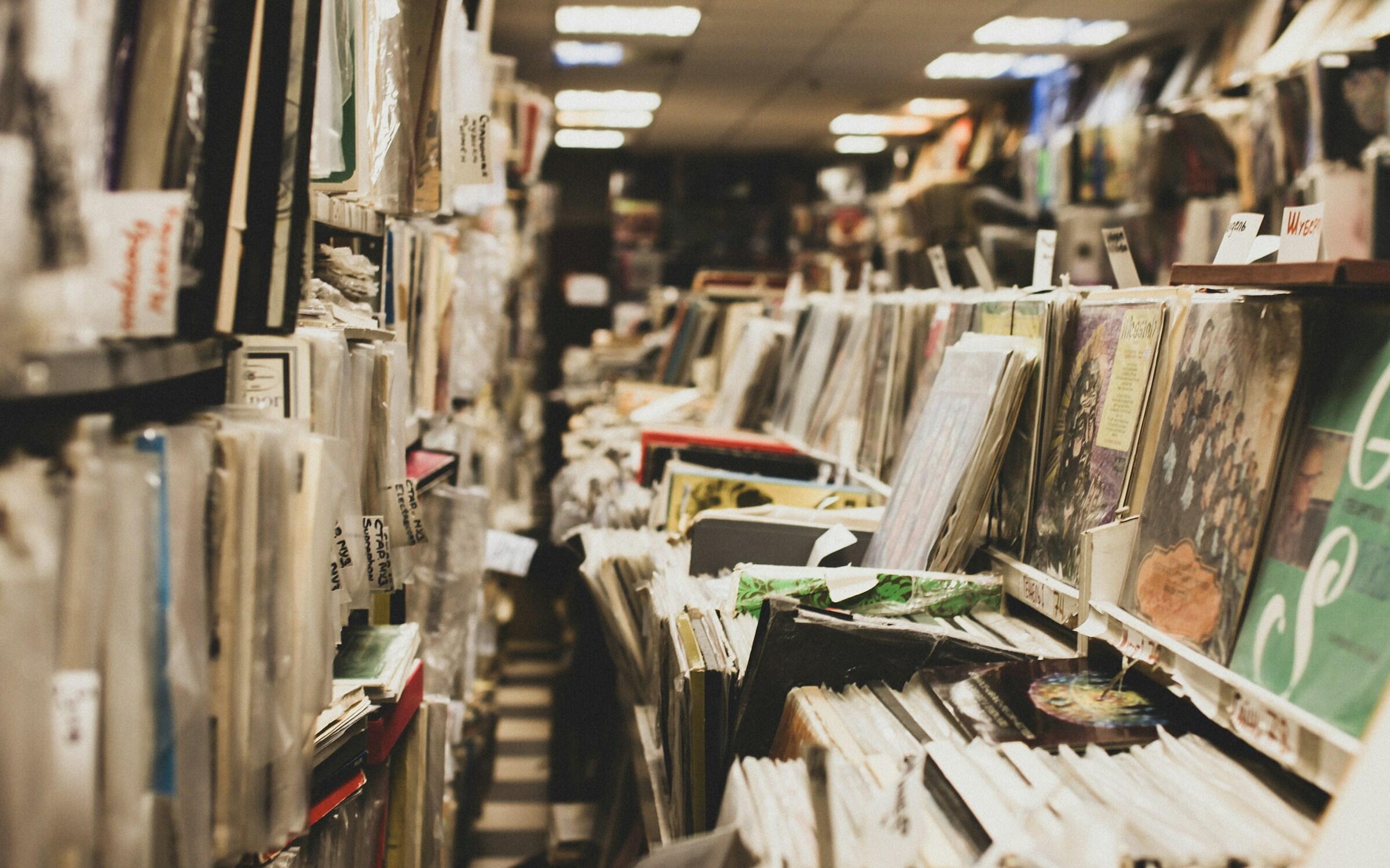 zenebolt lemezek sokasága