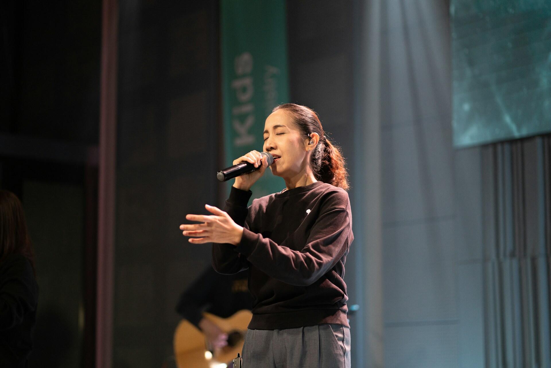 éneklés gyakorlás a színpadon