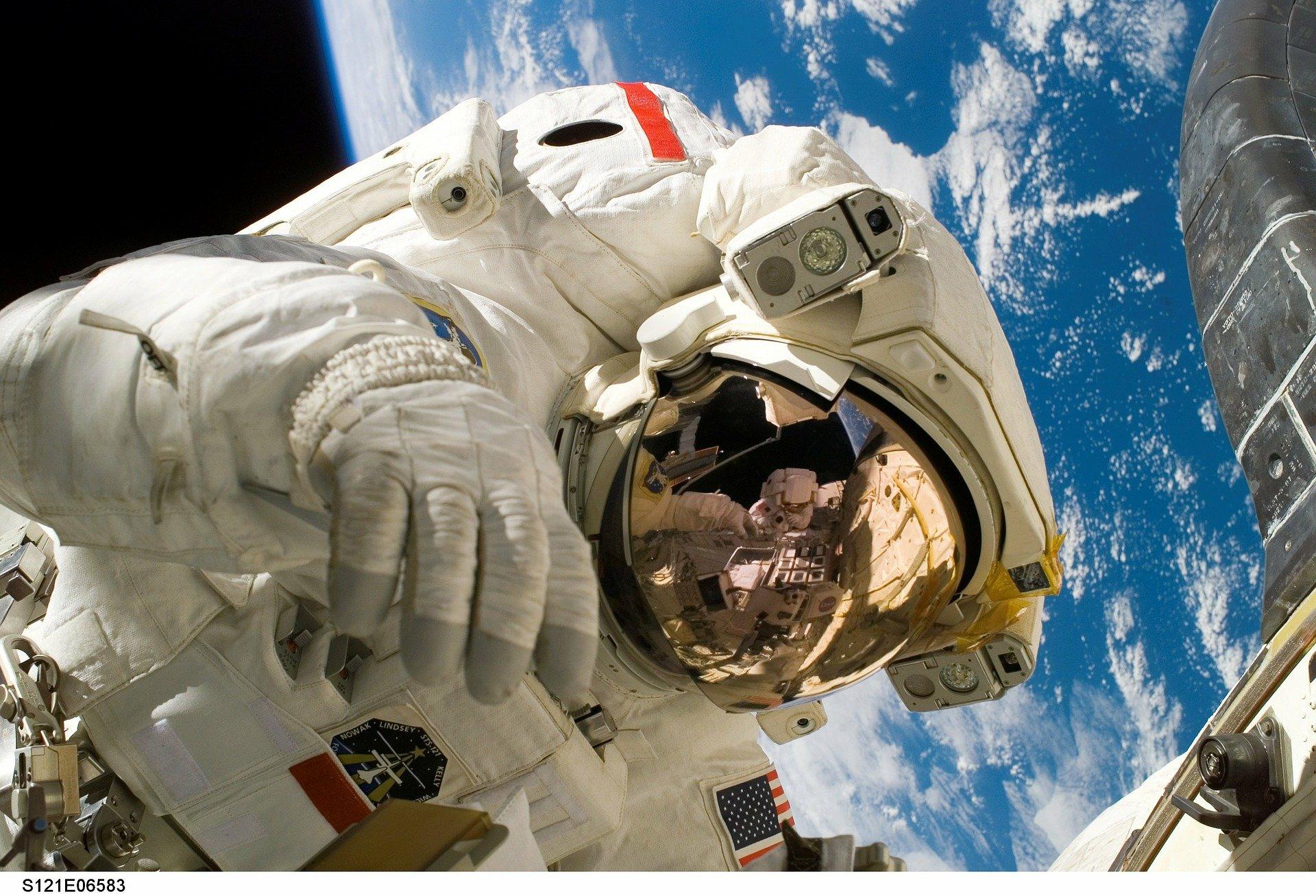 Menjadi astronot