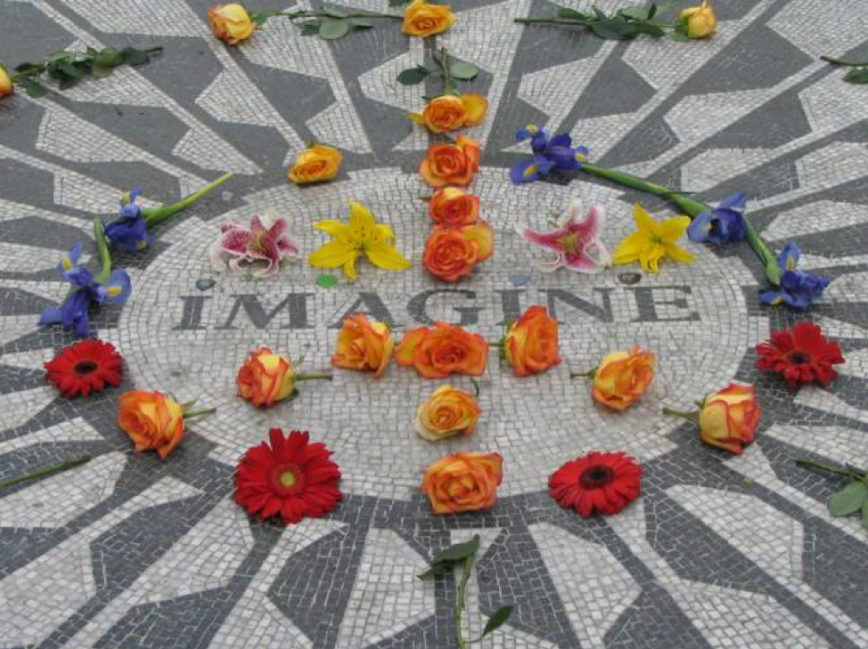 Belajar piano dengan menggunakan lagu Imagine dari John Lennon