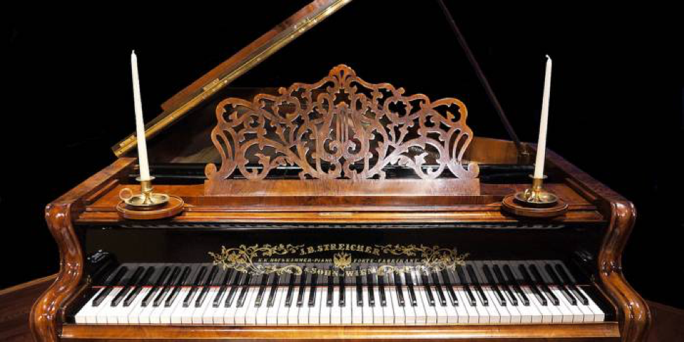 alat musik termasuk piano tidak boleh di taruh di tempat yang panas