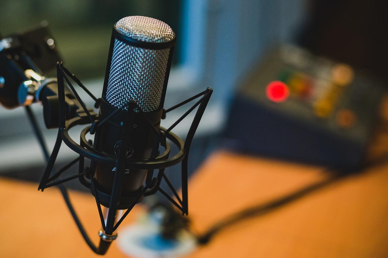 Podcast adalah metode yang efetktif untuk meningkatkan kemampuan mendengar bahasa prancis