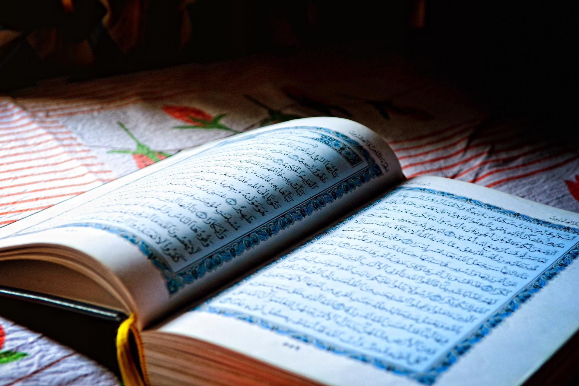 Al-qur'an adalah kitab tempat berkumpulnya bahasa arab klasik