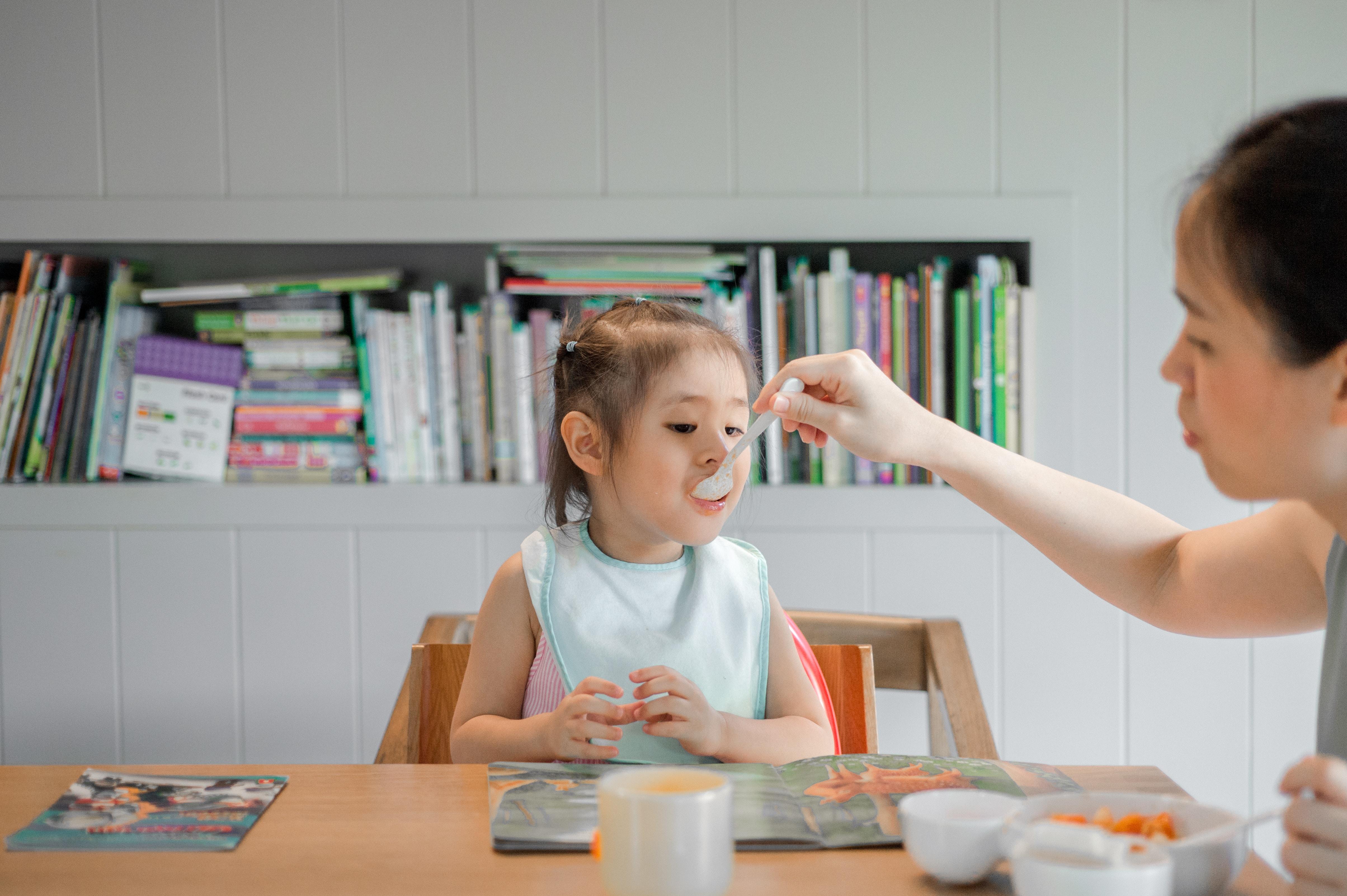 Ajari anak-anak Anda kebiasaan makan yang baik sejak dini