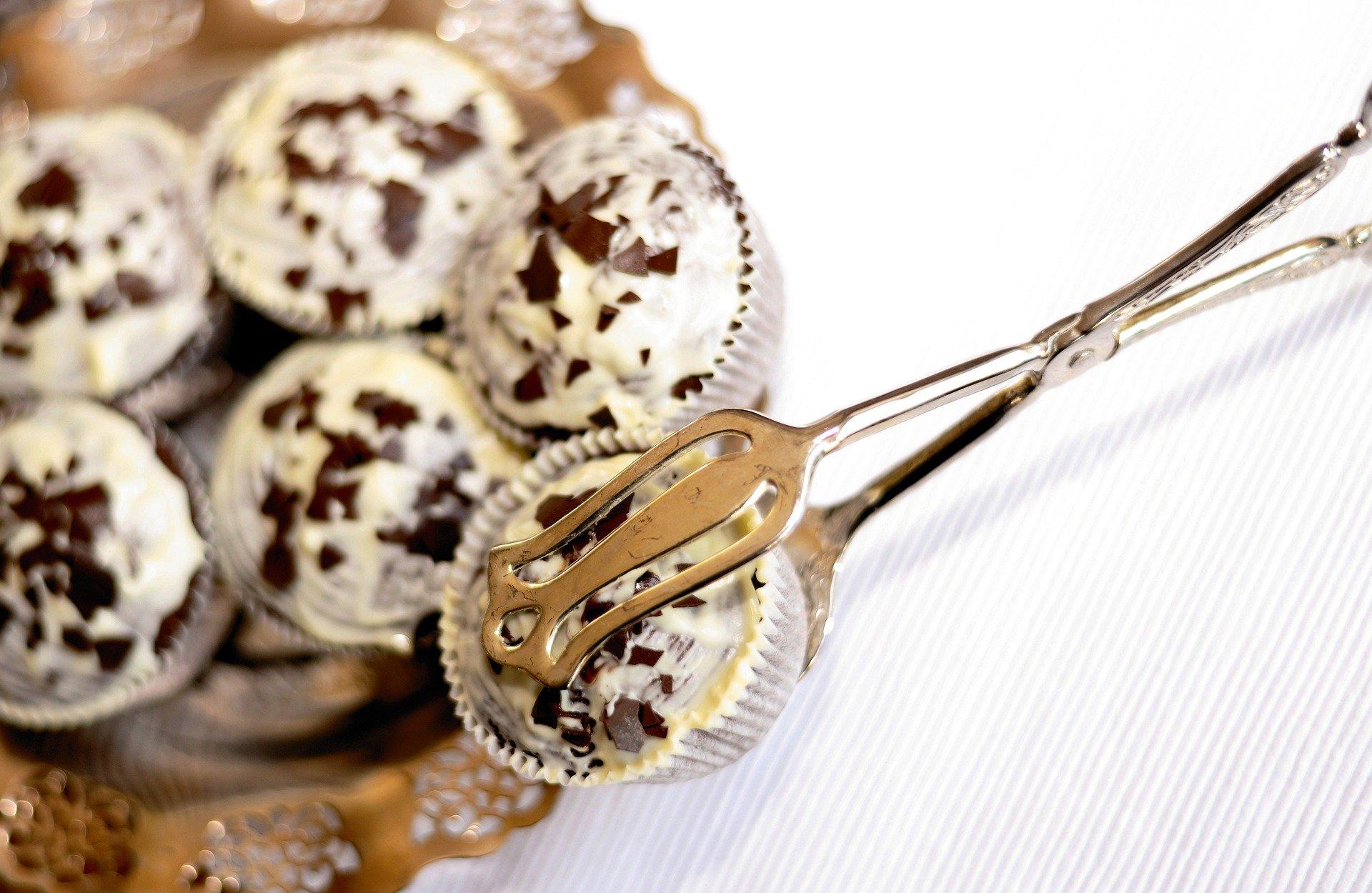 Food tong untuk kue