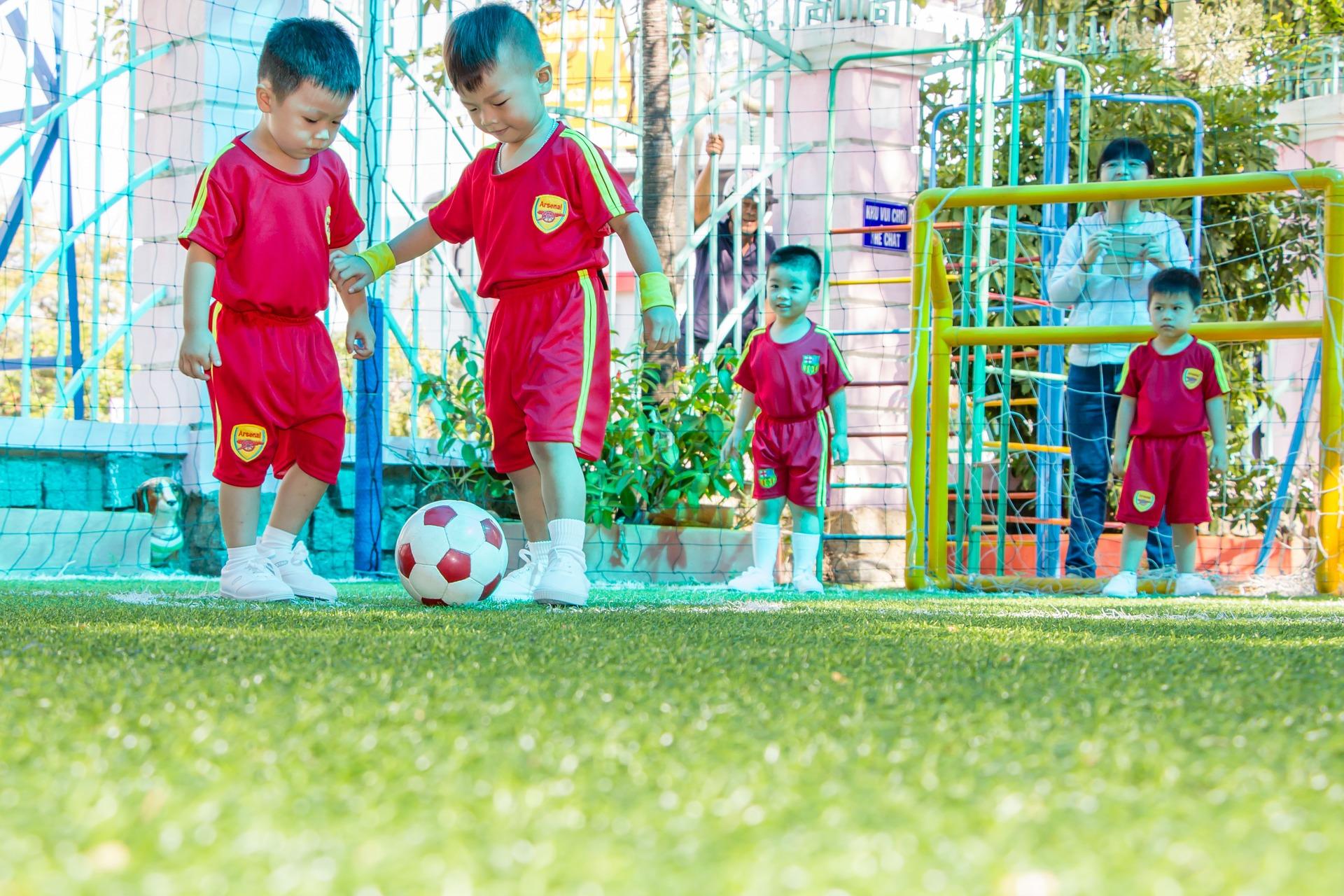 salah satu yang masih jarang pesaing adalah bimbel sepak bola