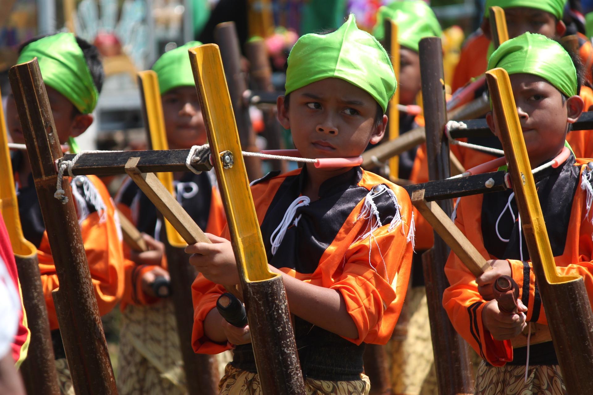 latihan bermain angklung