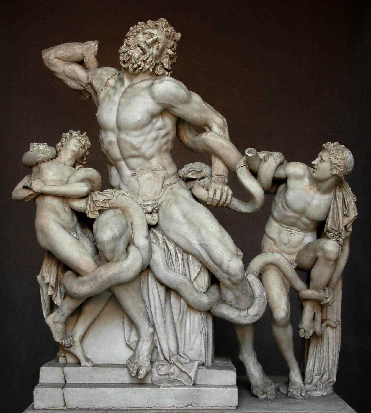 Salah satu karya seni yang bersejarah adalah patung Laocoon and his Sons