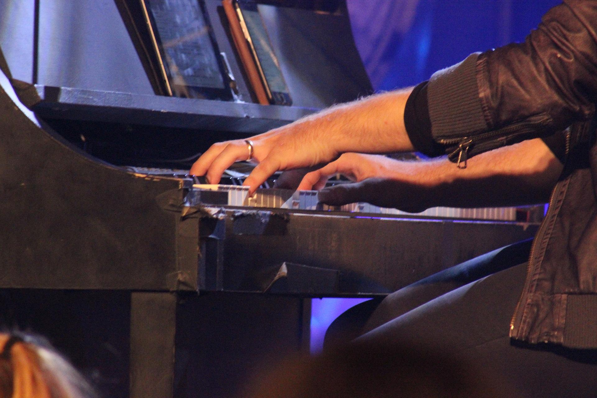 belajar lewat youtube cara memainkan piano