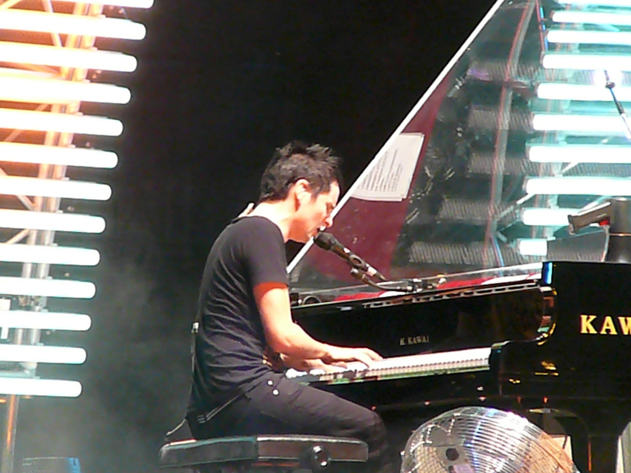 seorang pianis yang bernama Matthew Bellamy