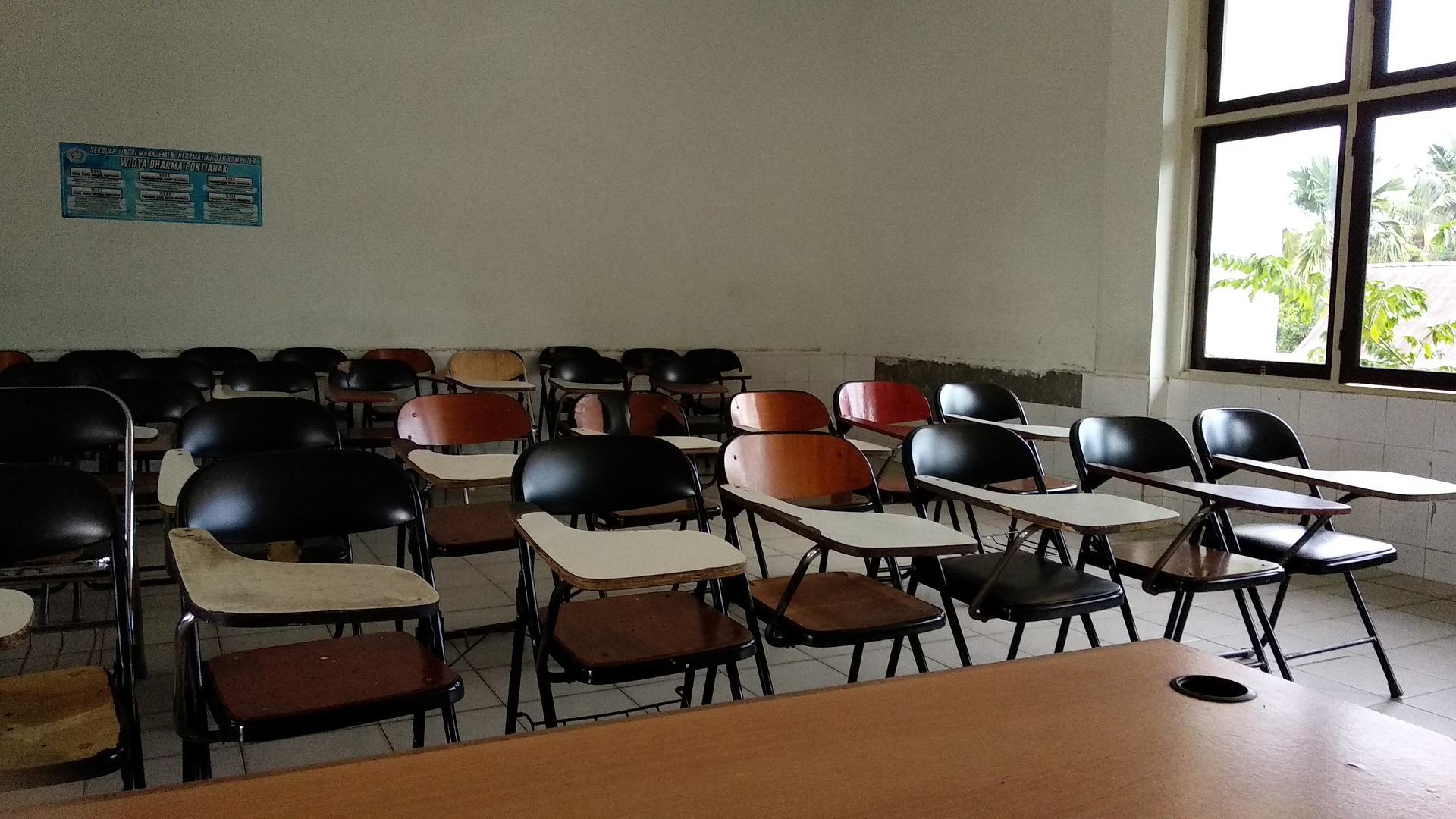 cara ltradisional belajar bahasa Spanyol adalah di kelas