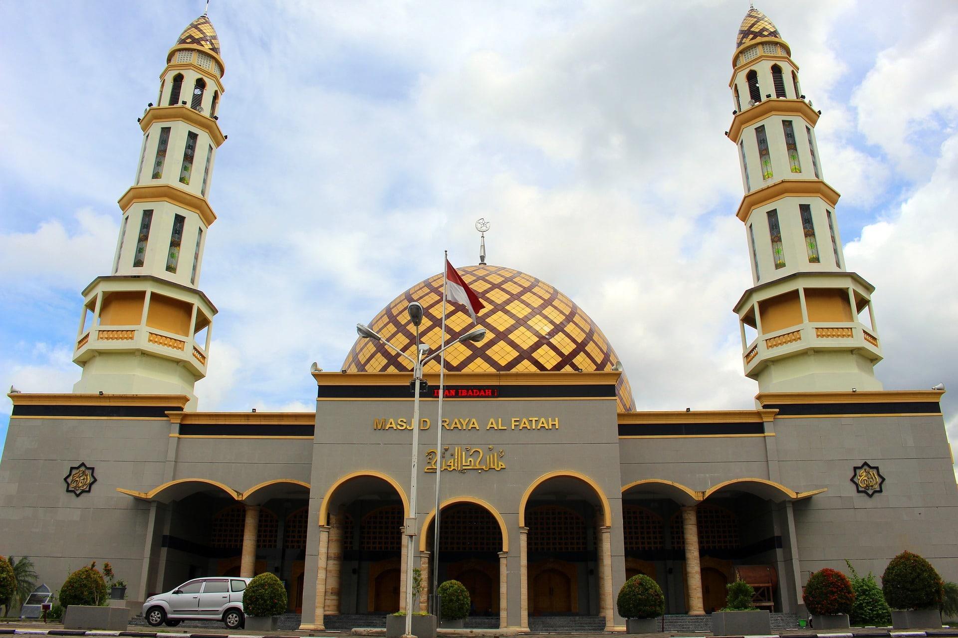 Meskipun jauh dari dunia Arab Indonesia membanggakan dengan jumlah Muslim terbesar