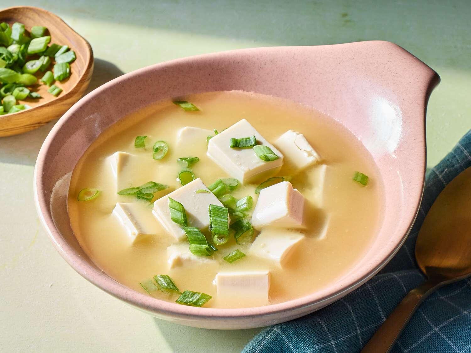 Miso sup sangat enak disajikan saat dingin, source: Allrecipes