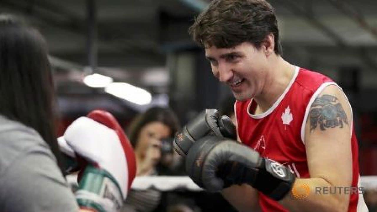 Perdana Menteri Kanada Justin Trudeau bertinju, di New York, NY dan menunjukkan tato Haida tradisionalnya. (Broadimage/REX/Shutterstock/CP)