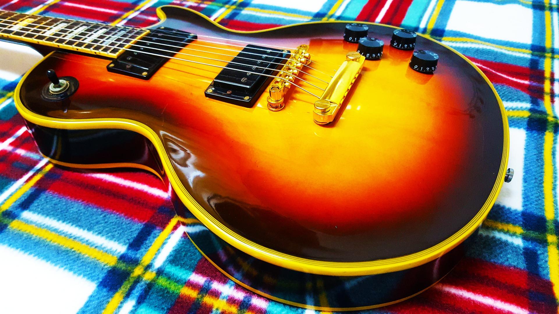 Senar gitar anda perlu mengkilap dan bersih