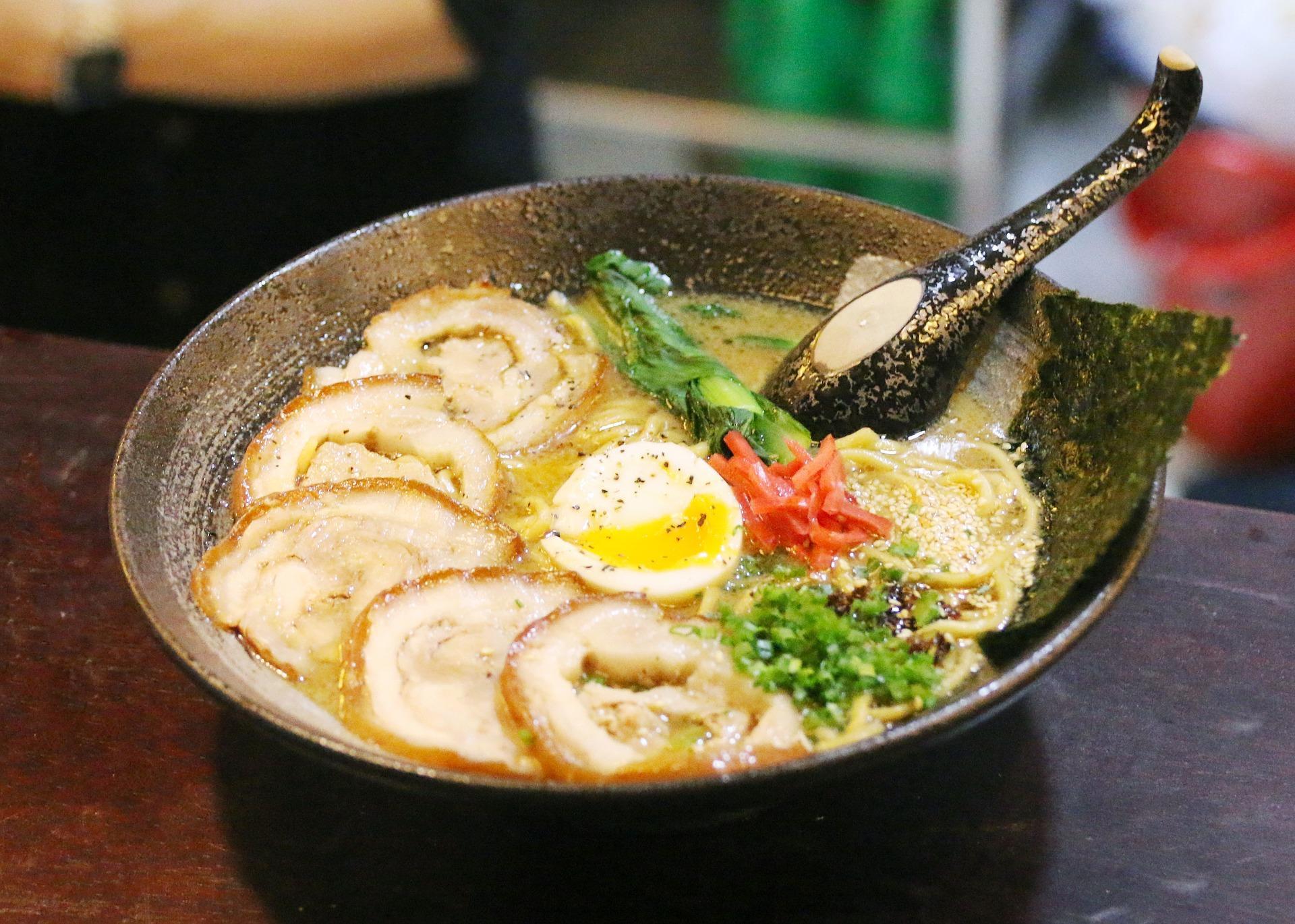 masakan tonkotsu yang lezat, special dari kota Fukuoka, dari Ryukyu