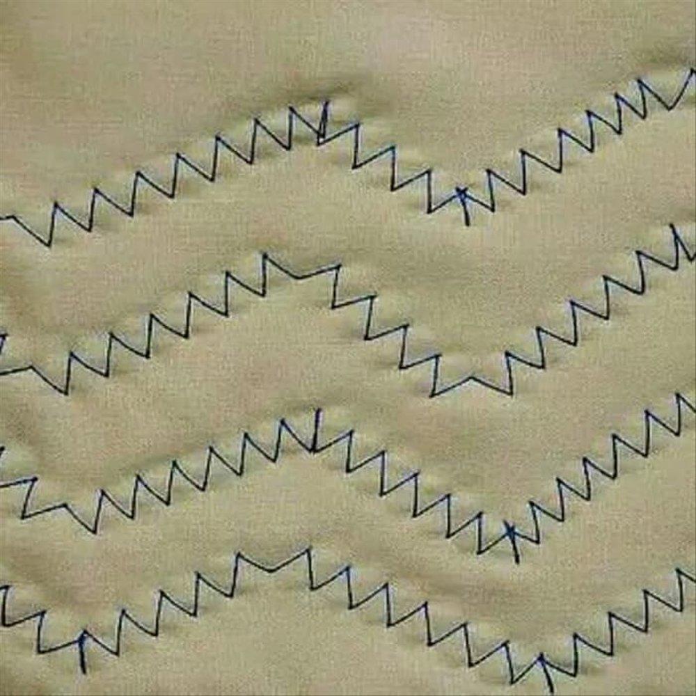 Menjahit dasar dengan pola zigzag