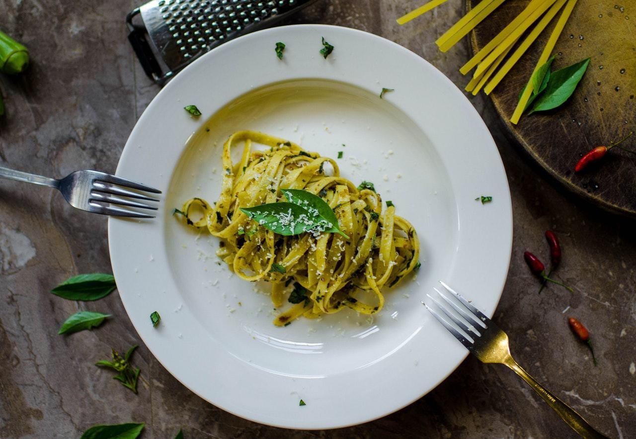 Petinju memiliki makana dasar yaitu pasta