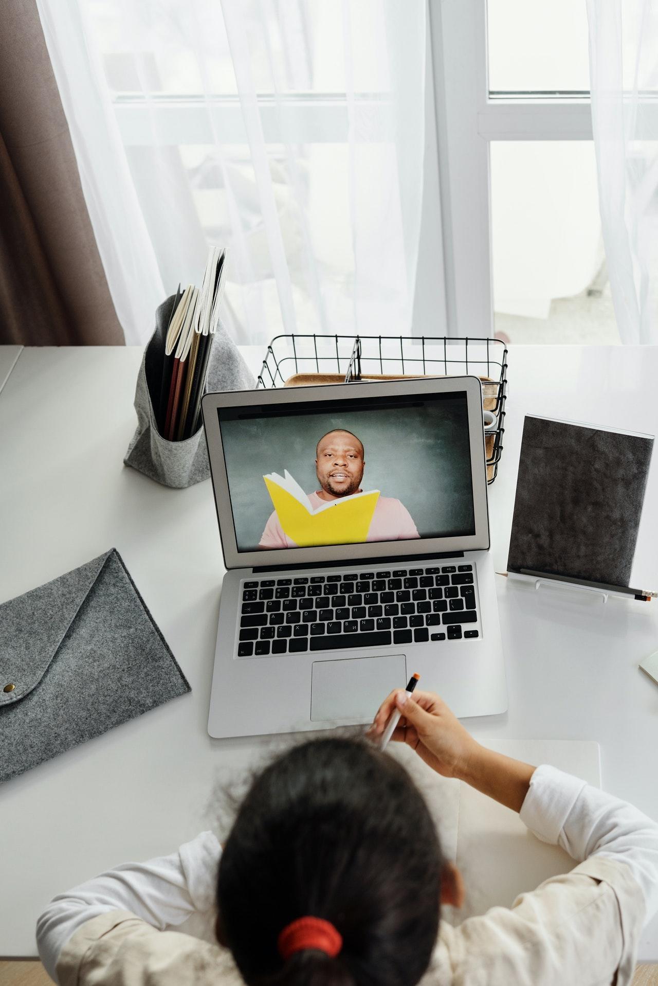 Hemat biaya dengan kelas online