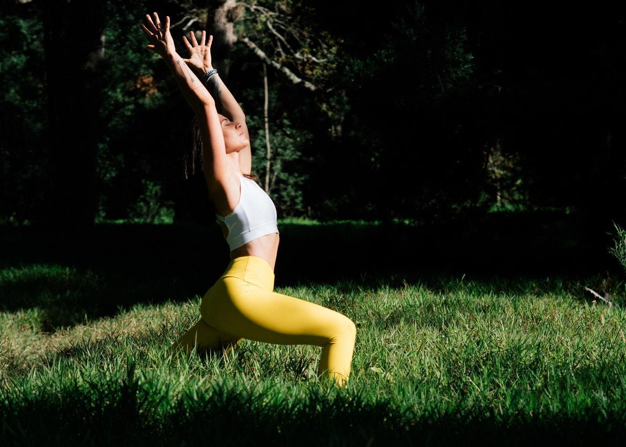 penguatan spiritual dengan warrior pose