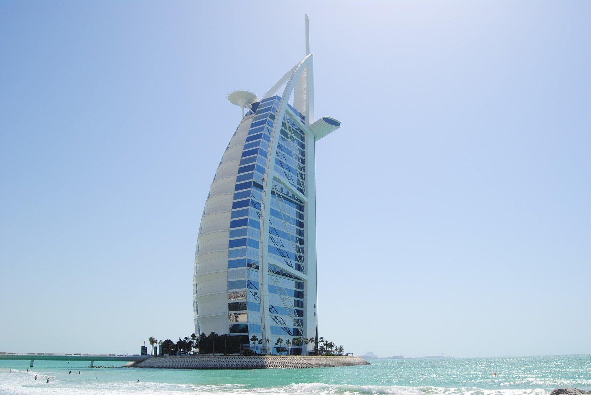Bentuk menarik dari burj al arab