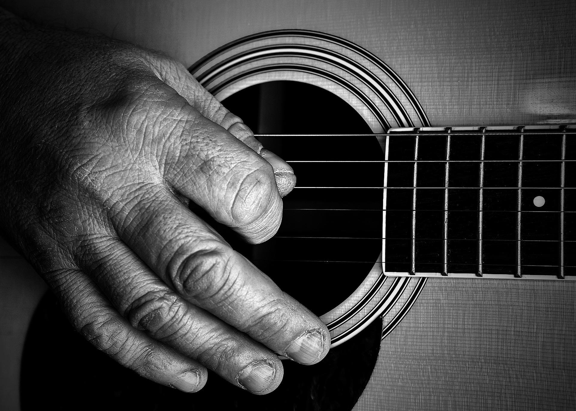 alasan memilih gitar bekas