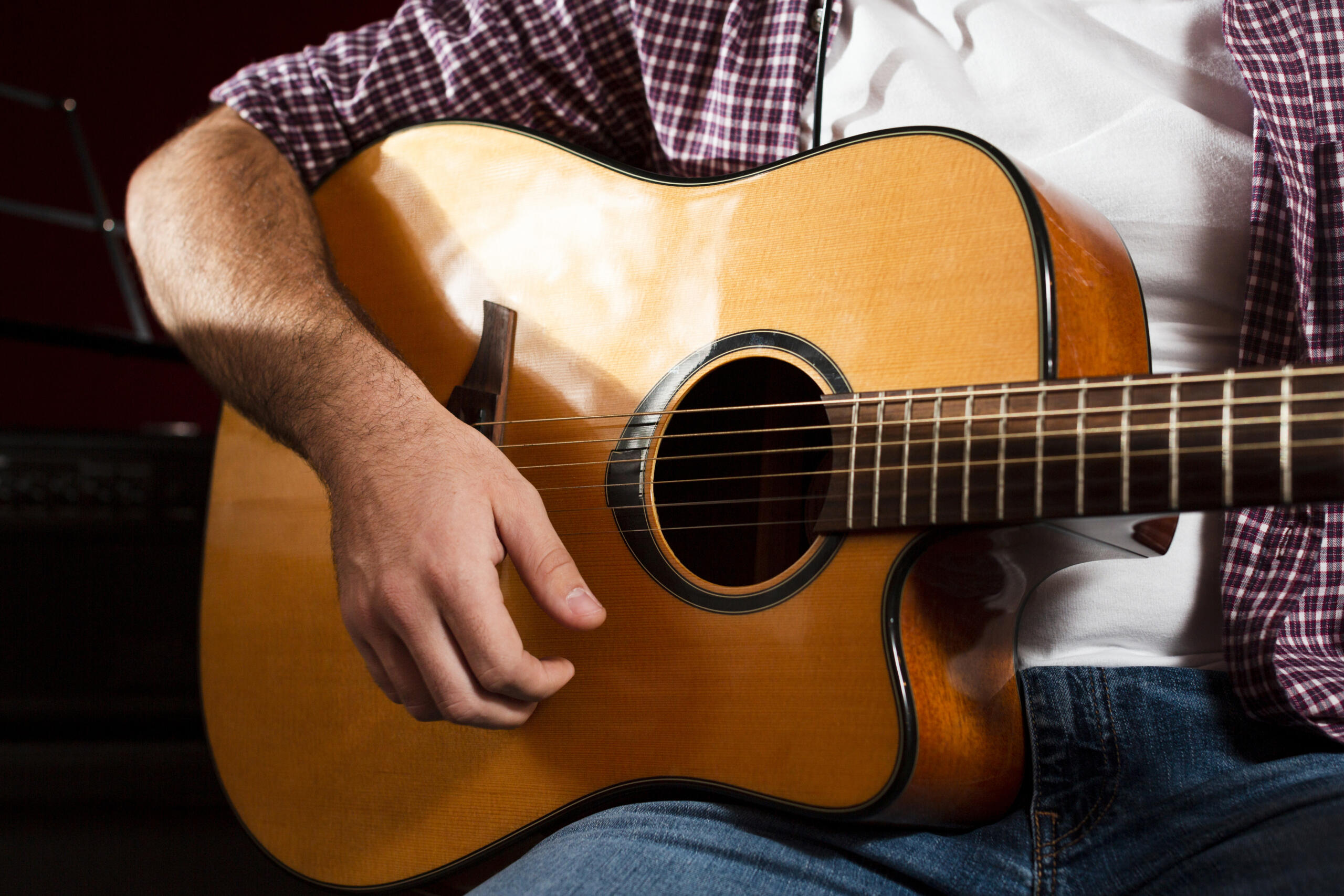 orang main gitar