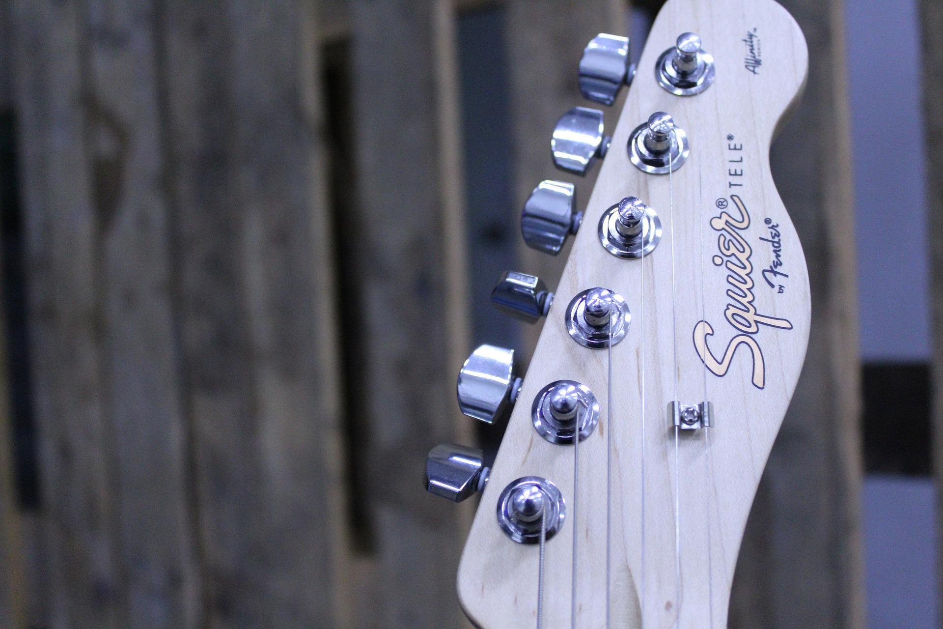 The Squier dari merek Fender rekomendasi untuk yang murah