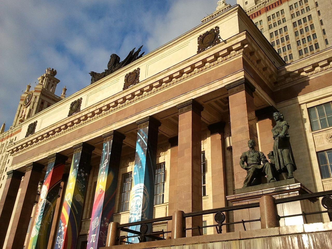 mengunjungi universitas di rusia