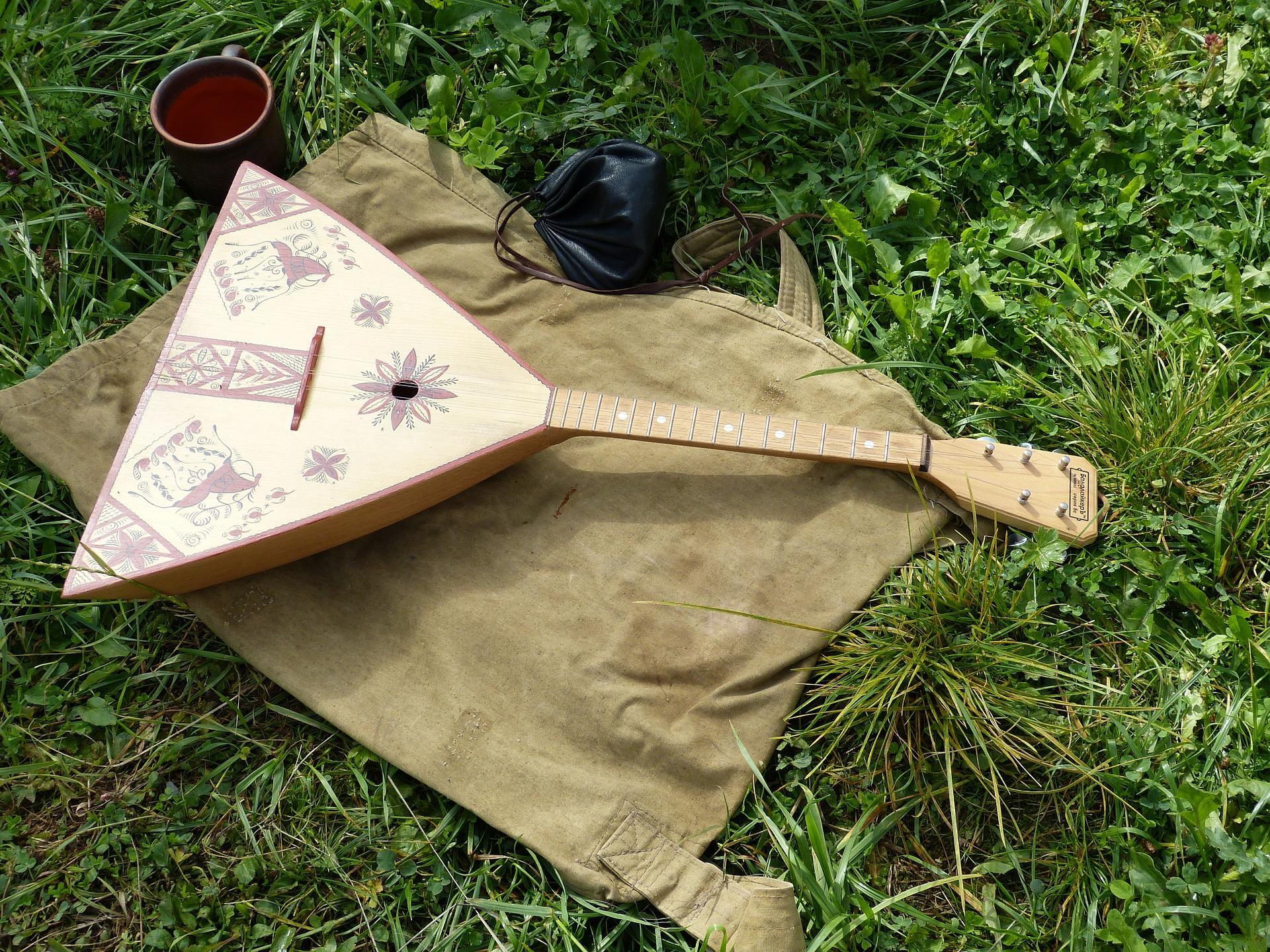 Kecapi segitiga rusia Balalaika