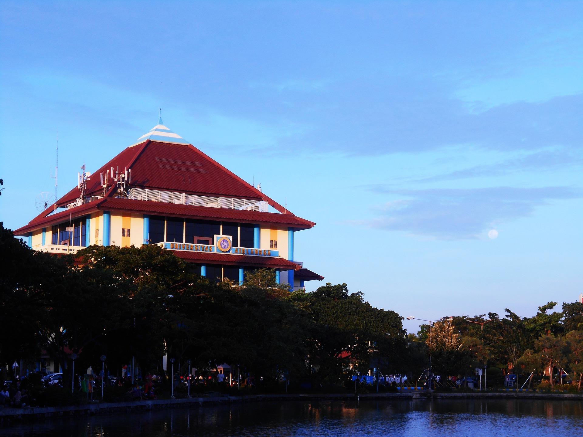 Universitas Airlangga menerima sarjana ekonomi dengan minim nilai matematika