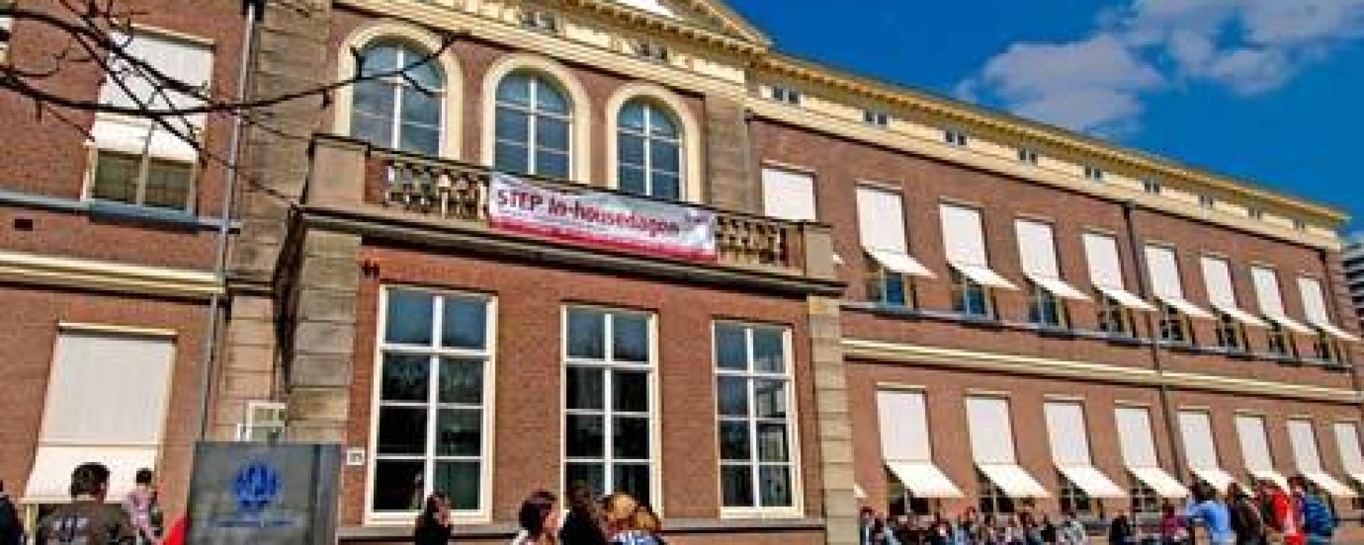 fakultas hukum leiden adalah yang terbaik