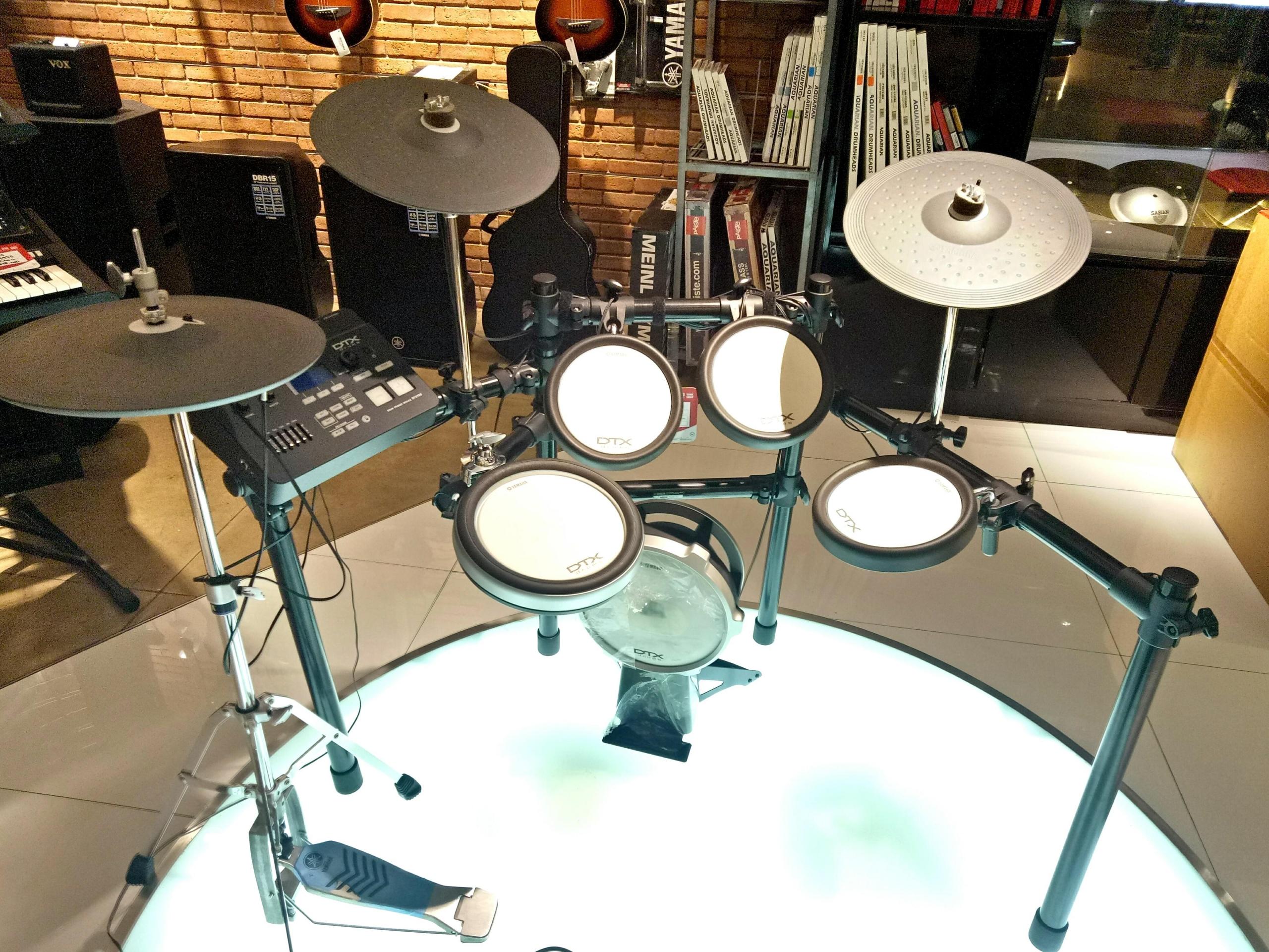 drum elektrik perlu disambung dengan amplifier