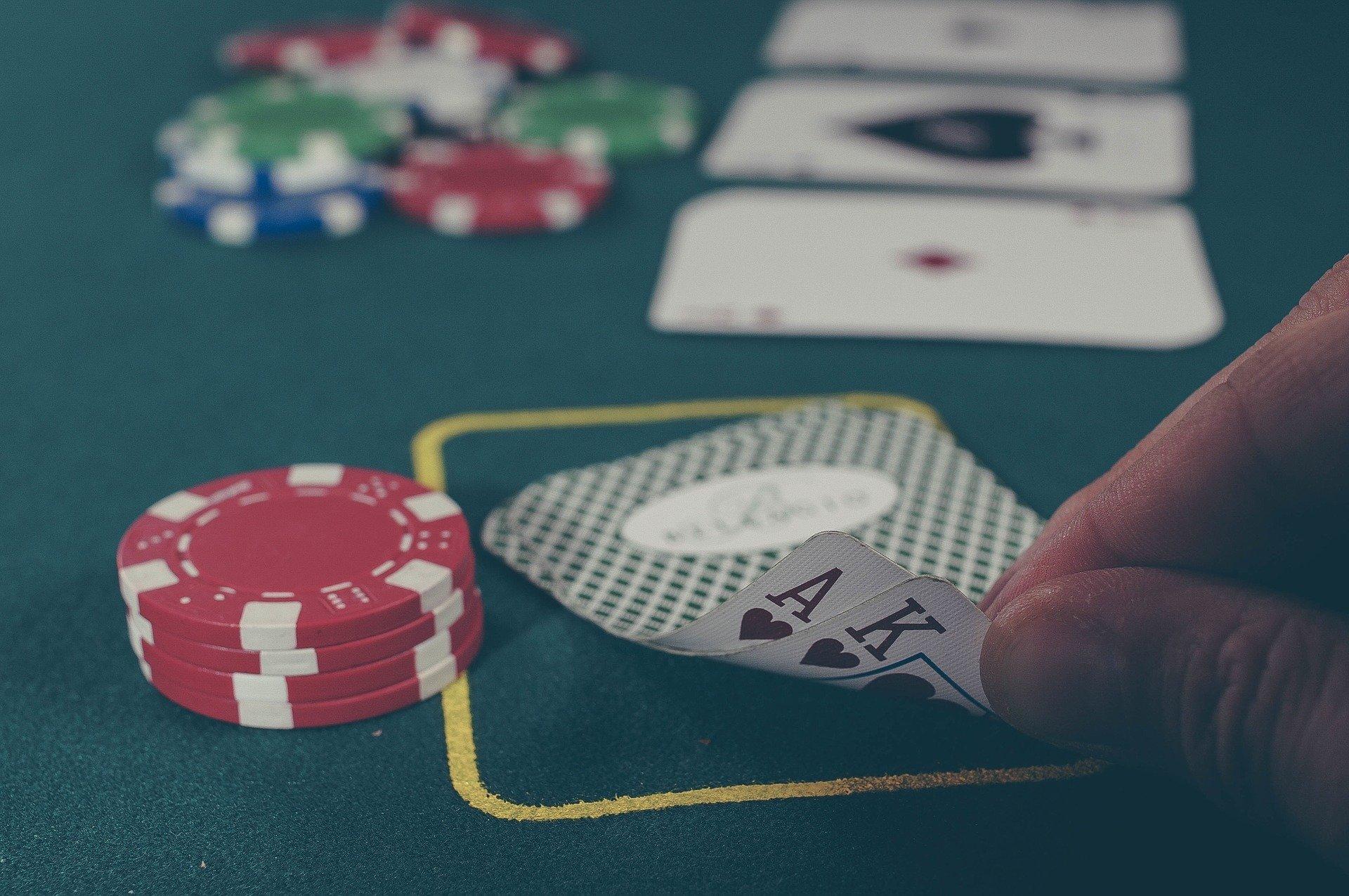 kalahkan lawan permainan poker dengan matematika