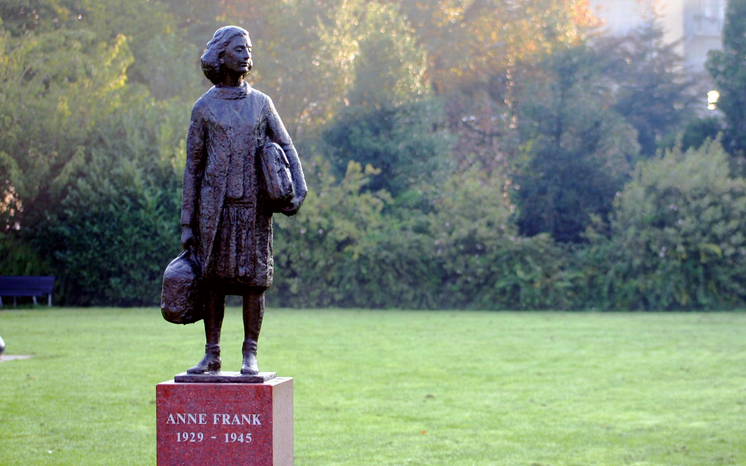 Anne Frank adalah pahlawan untuk Belanda