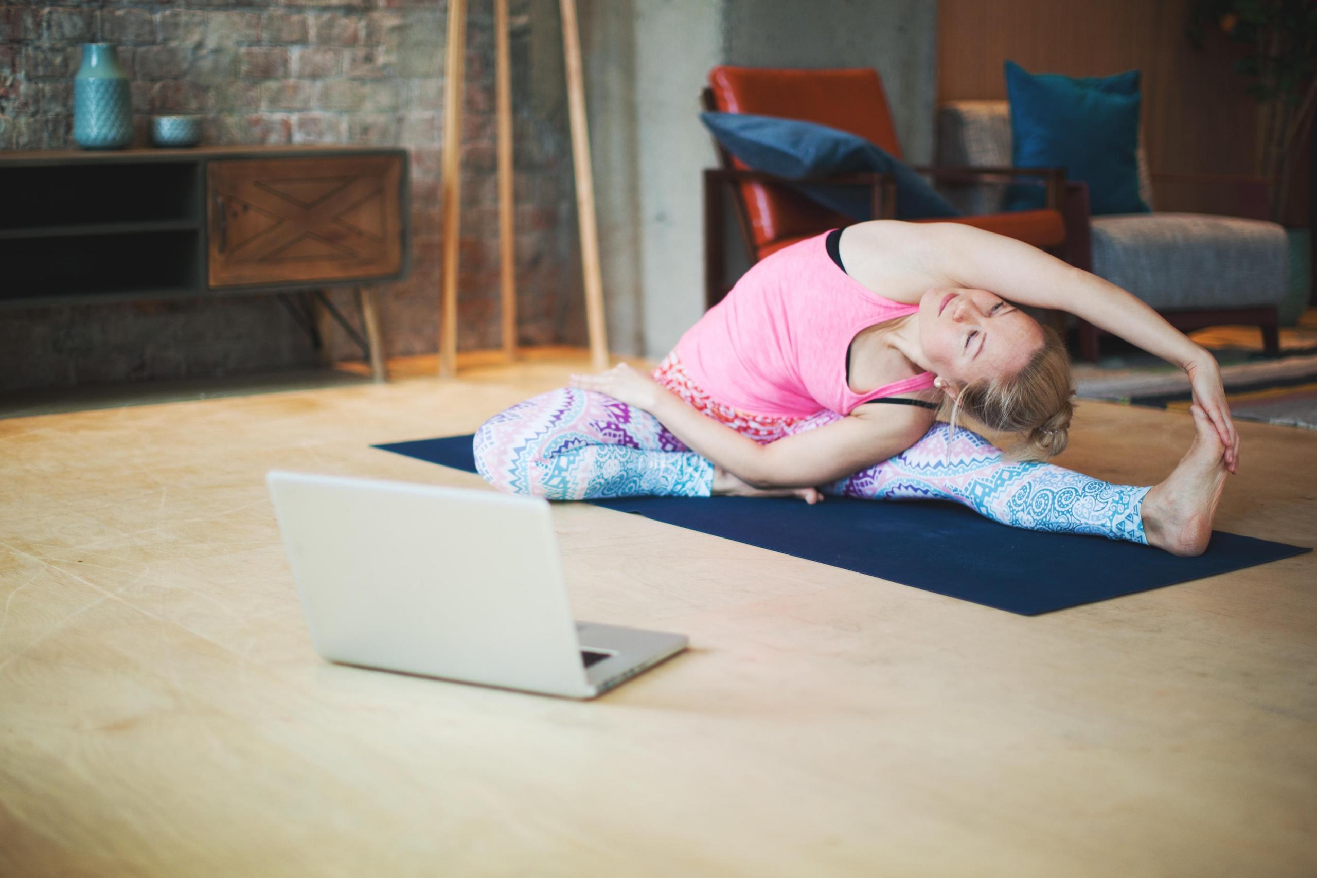 pelajaran yoga gratis
