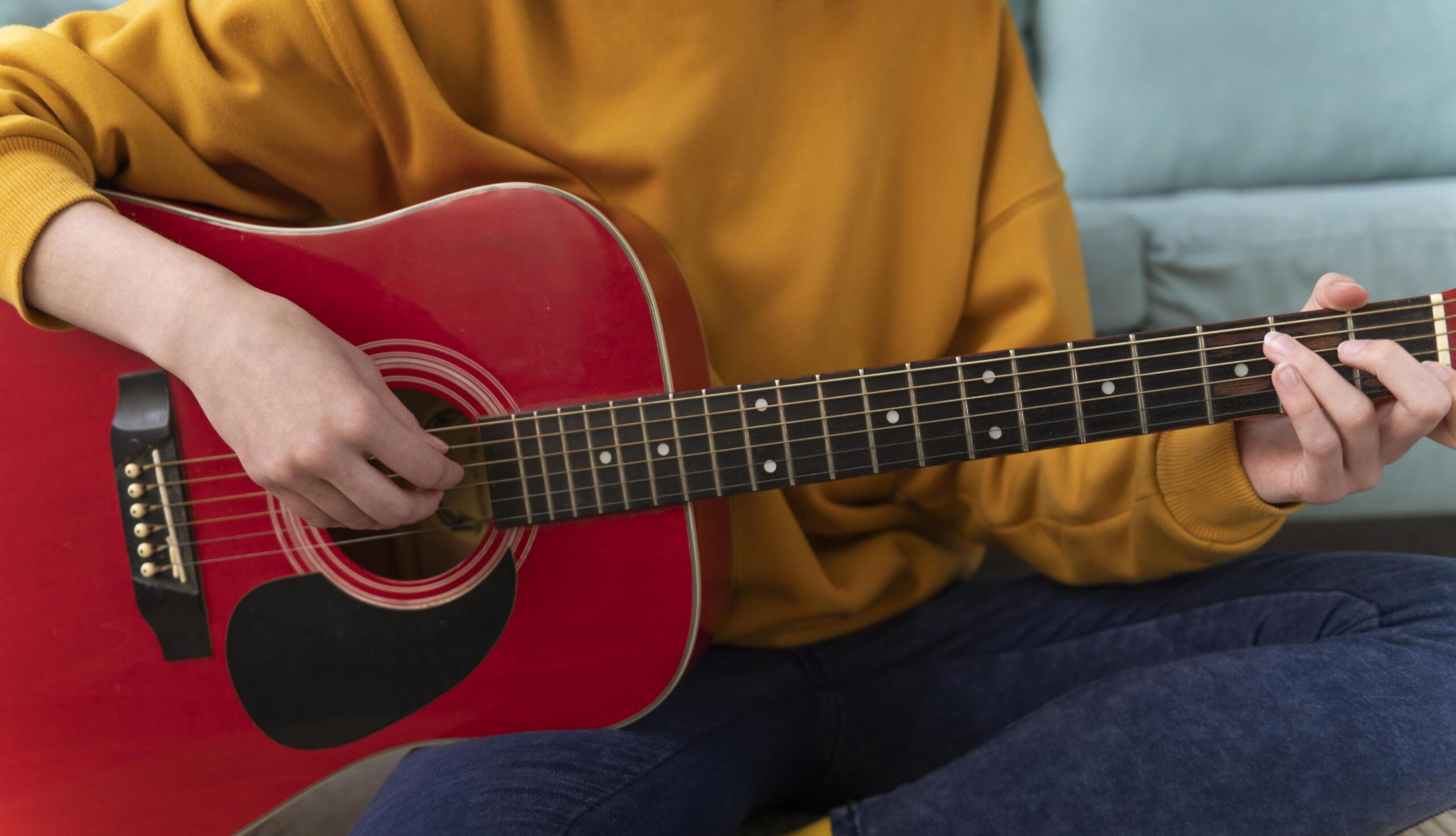 gitar kuning