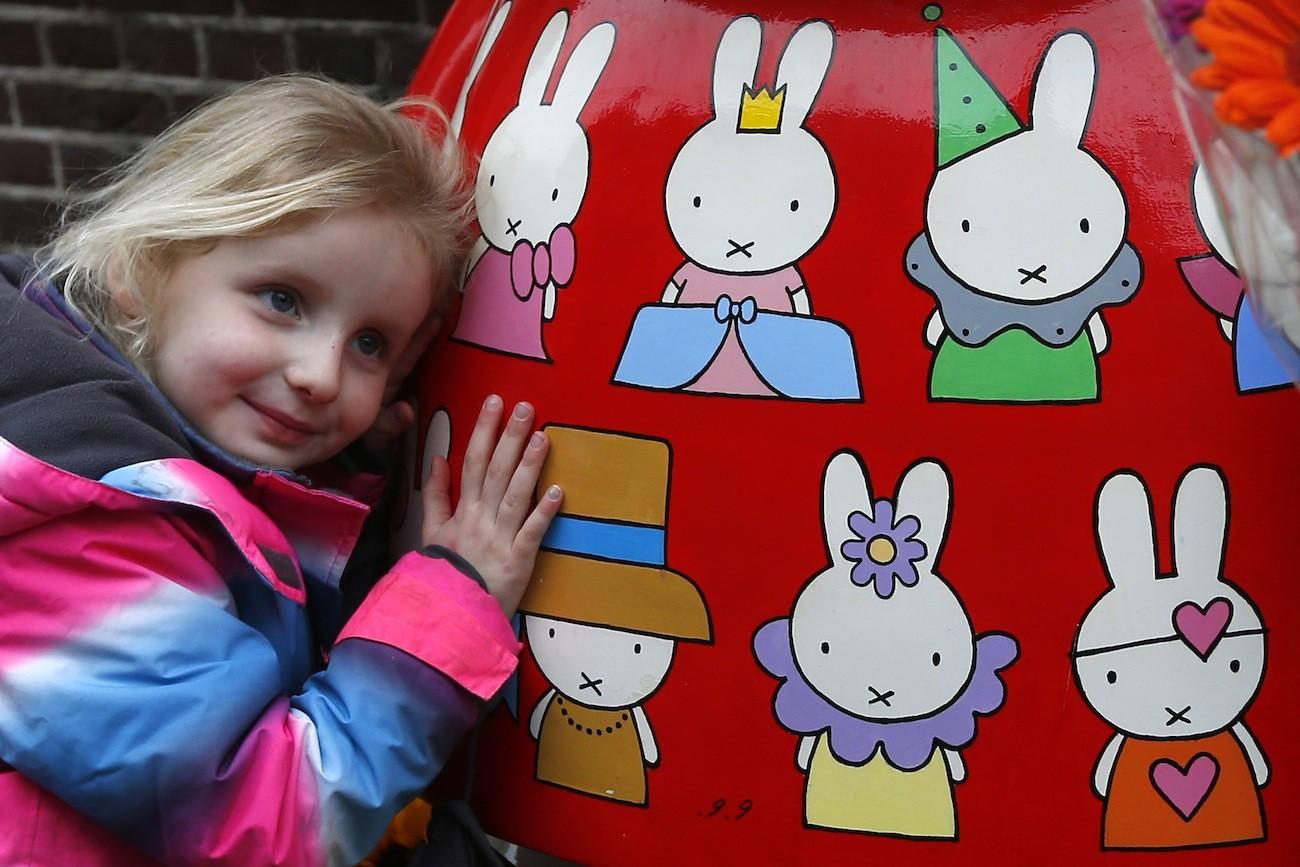Dick Bruna adalah karya anak belanda