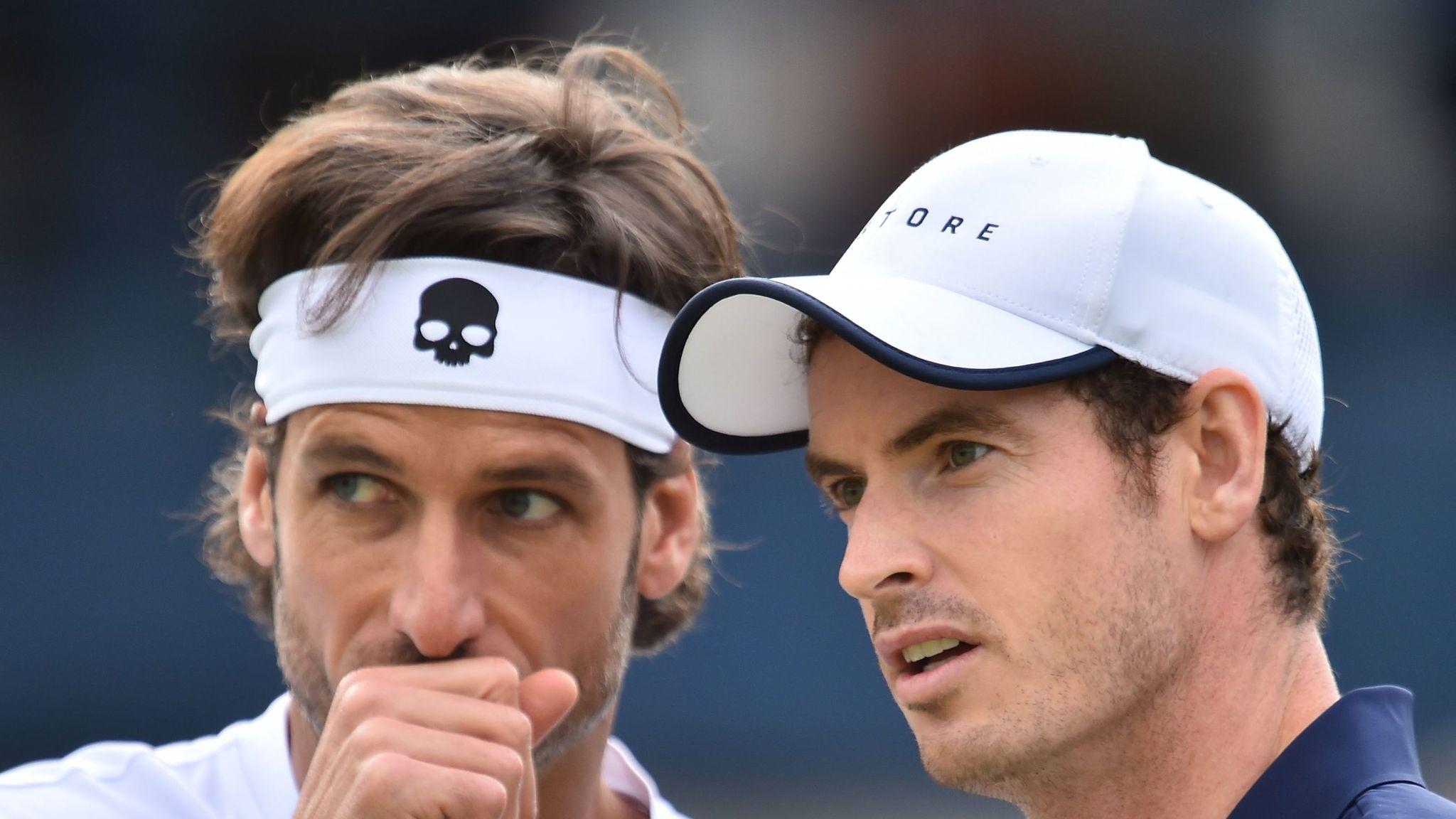merencanakan strategi dalam lapangan tenis