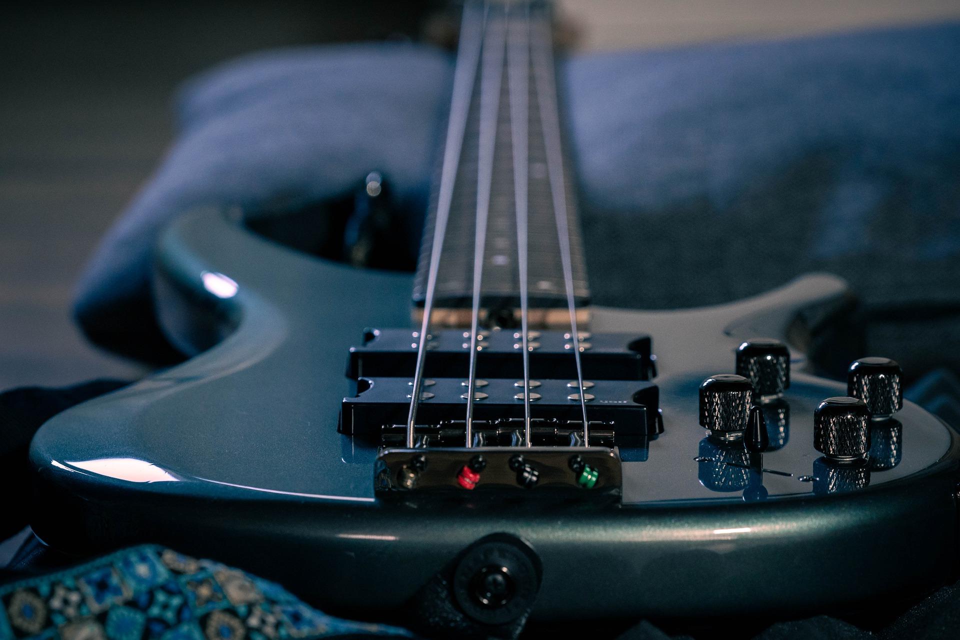 jumlah senar gitar bass