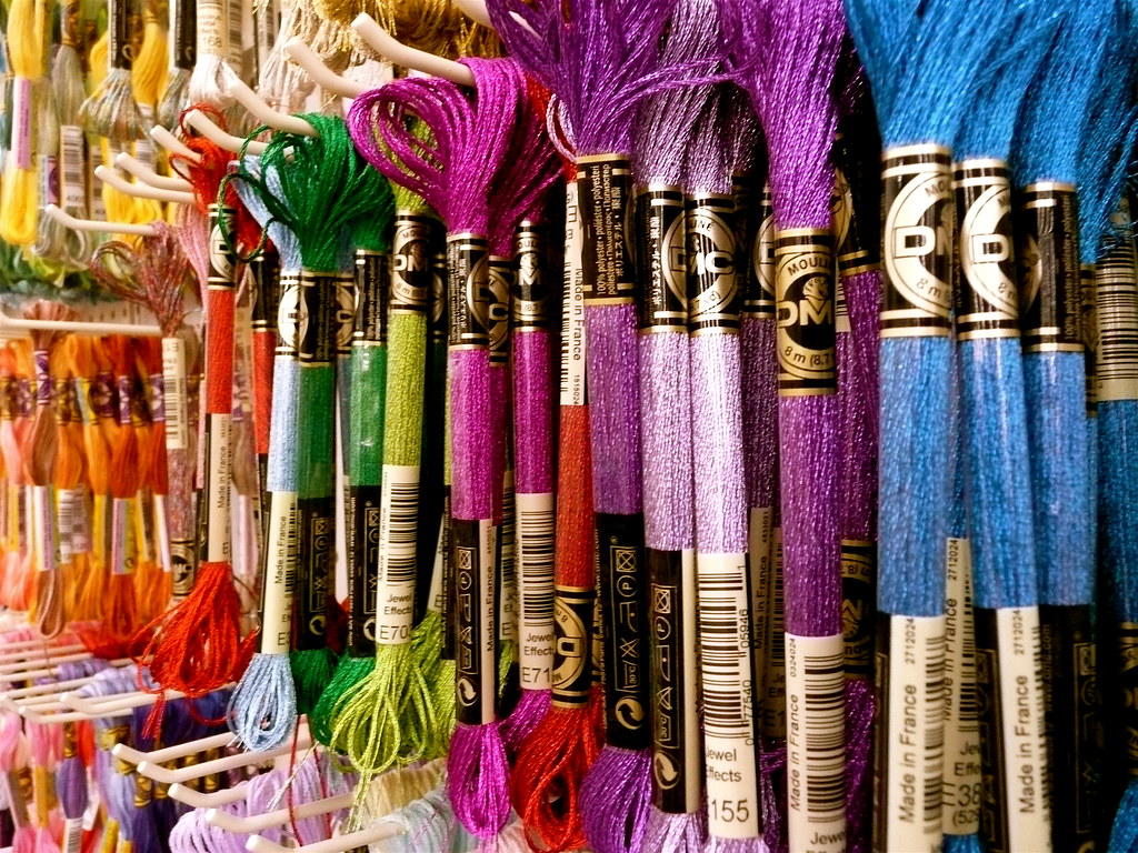 variasi warna benang sulam